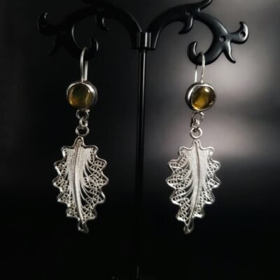 Aretes hojitas con ámbar