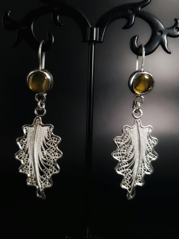 Aretes hojitas con ámbar